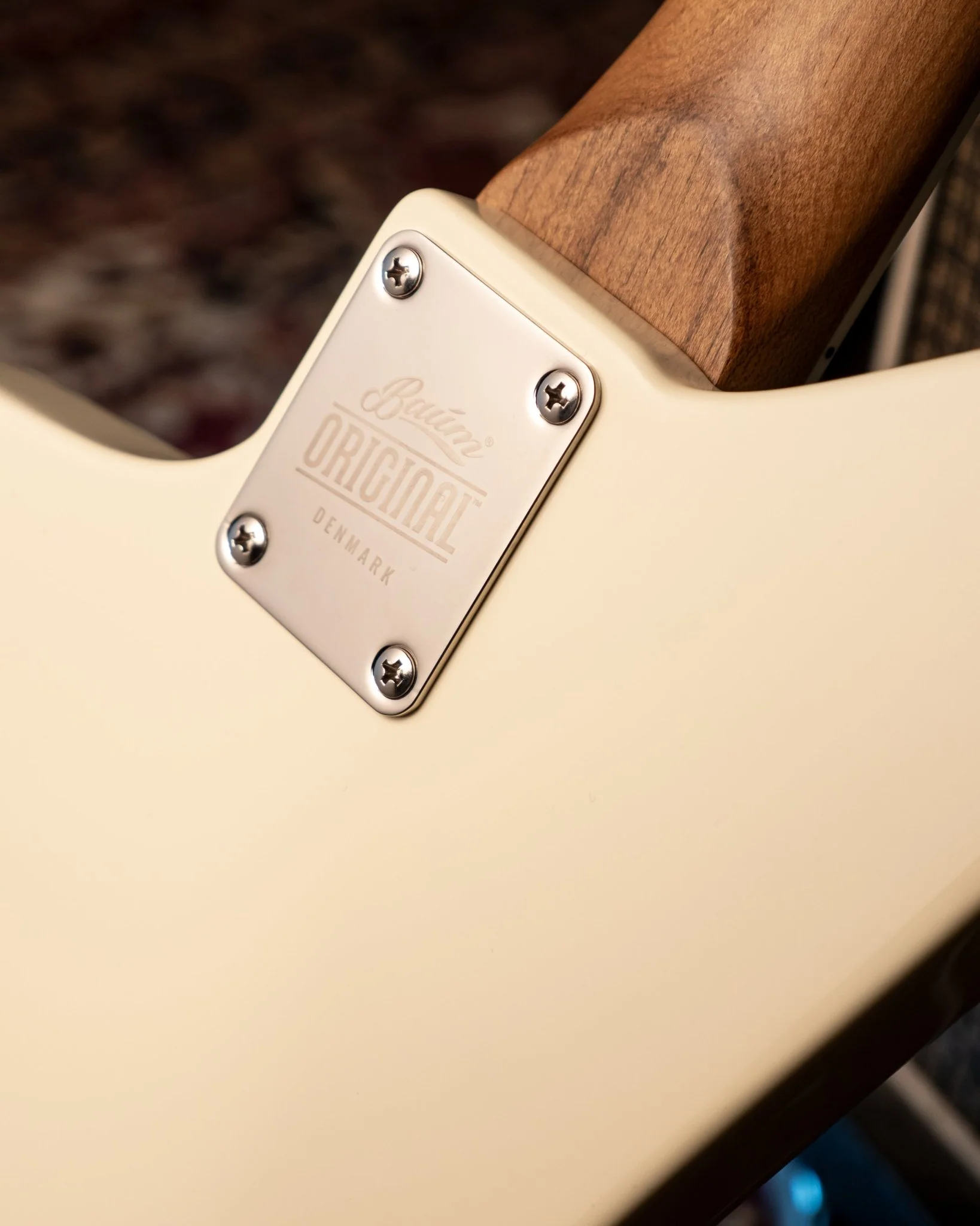 Wingman Bass - Vintage White - Image 3